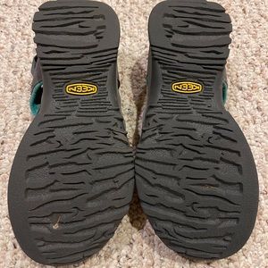 Women’s KEEN Newport H2 hiking sandals - size 6